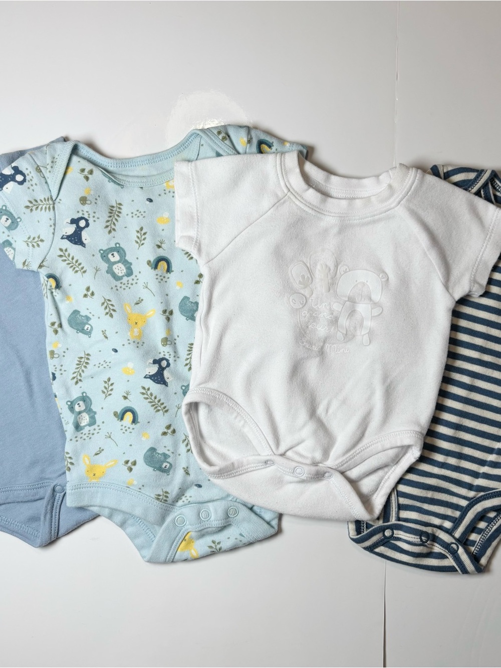 Baby New Born to 3 Months Short Sleeve Bodysuit Bundle 4-Pack lot striped bear